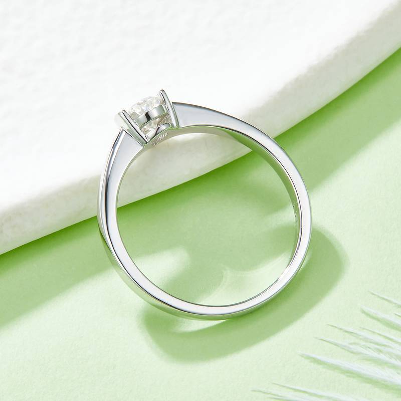 简约梨形S925银镀白金MoissaniteWomen's Ring0.5ctD级